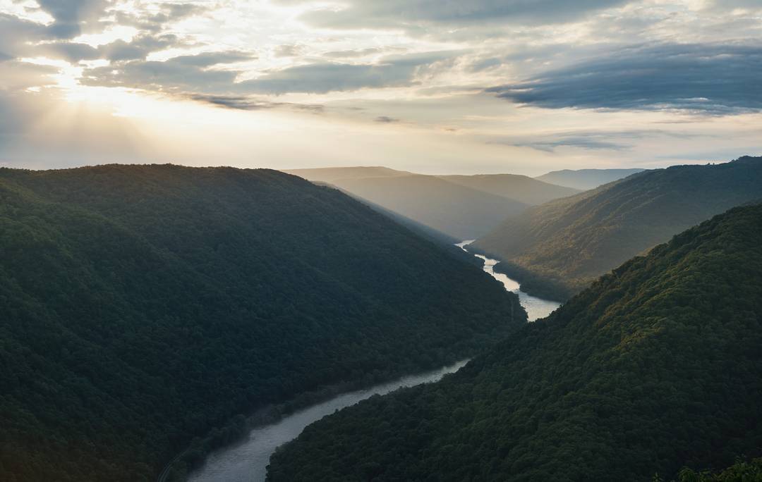 Did you know that the New River is actually one of the oldest rivers?
📷: [IG] bensawthis

📍 New River