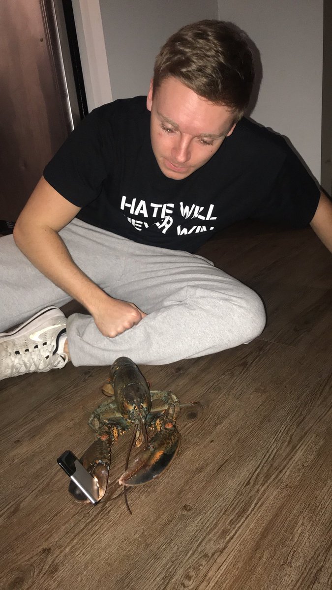 rontu_chainz's tweet photo. #LoveYourPetDay to bo, my duck, and Larry https://t.co/TSJ0fYUWFG