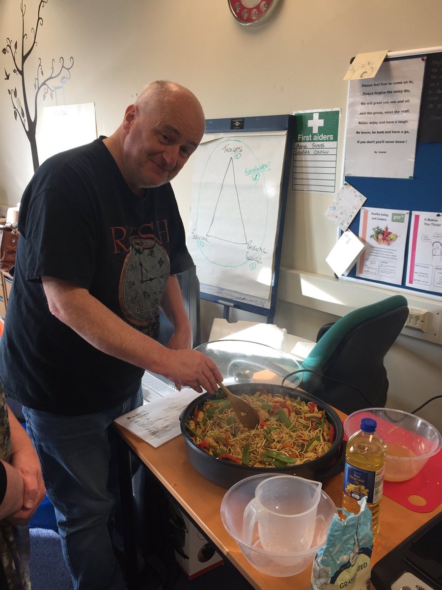 HomecookedCIC's tweet photo. Here's Sean😊 at #Avenueproject cooking up his own noodle curry dish: Noodles, chicken, curry pwd, ginger, garlic, onion, peppers and any stir fry veg you have...  @HomecookedCIC @PSSpeople, Look out for our next courses at PSS Umbrella centre and @Genie_Gutter recovery programme https://t.co/cPCKOBGjnE