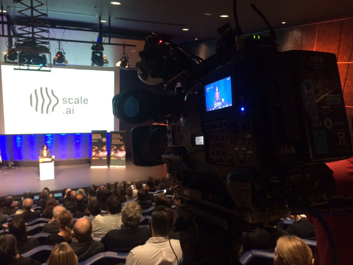 Tournage à <a href="/MBA_HECMontreal/">HEC Montréal - MBA</a>, discours de <a href="/Val_Plante/">Valérie Plante</a> sur l'intelligence artificielle #RCmtl <a href="/RadioCanadaInfo/">Radio-Canada Info</a> #scaleai <a href="/AISupplyChain/">Heng Chen</a> /// filming presser on #AI in #HECMtl