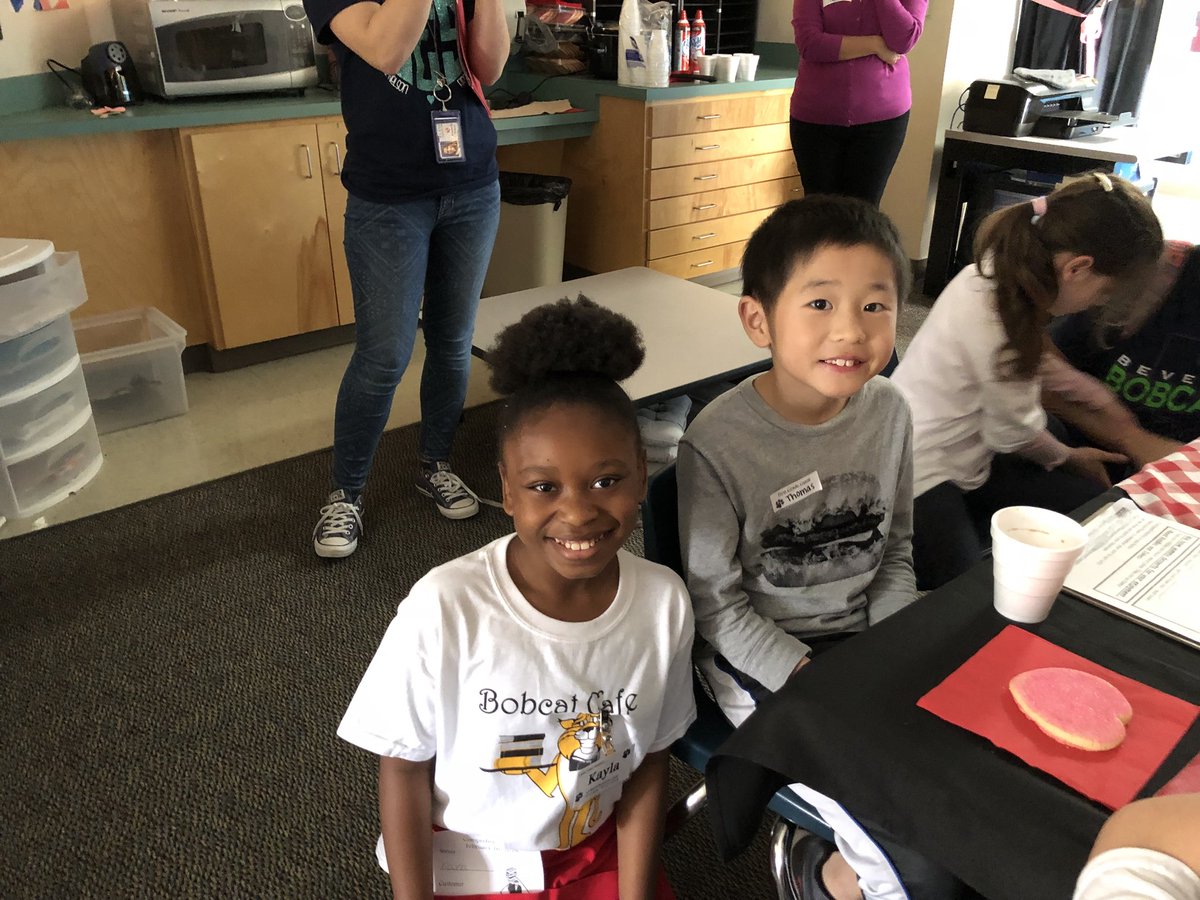 rexannp's tweet photo. What a great way to end Friendship week, third graders sharing their love of reading with first grade. #beverlylearns @bobcatstrong https://t.co/1QqME0sH4X