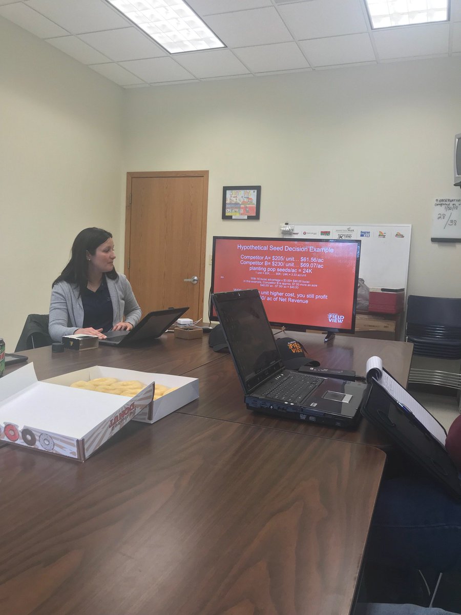 Stephanie Lynch from @climatecorp going over #FieldviewPlus with @MFA_laddonia customers at our Mexico location. <a href="/MFA_PrecisionAg/">MFA Precision</a>