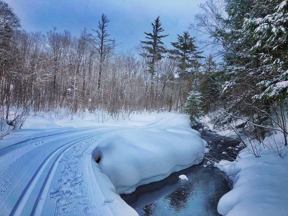 KNSC_Hancock's tweet photo. School is out! A perfect day to explore our trails. #familyfun #optoutside #winterwonderland https://t.co/aNzrUL3nS3