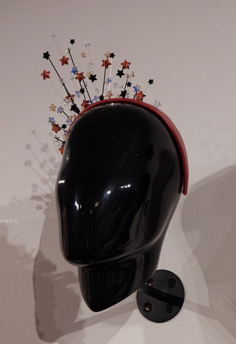 RoyalFamily's tweet image. Her Majesty The Queen is visiting London Fashion Week today to present the inaugural Queen Elizabeth II Award for British Design. #LFW @LondonFashionWk