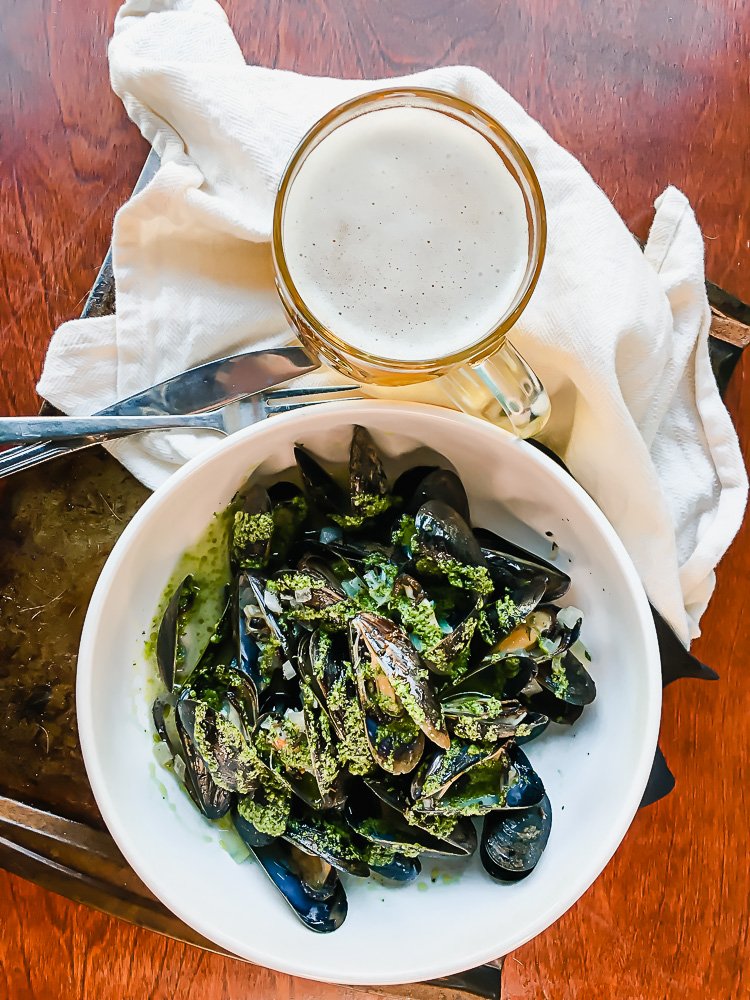 threelionspub's tweet photo. Beginning to plan your Friday Night Fish Fry?!?! Make it a date at the @threelionspub

Our Fish 'N Chips is served all day with our featured menu beginning at 5 PM. #FridayNightFishFry #MKEFishFry #Mussels https://t.co/Xi8c49RIno
