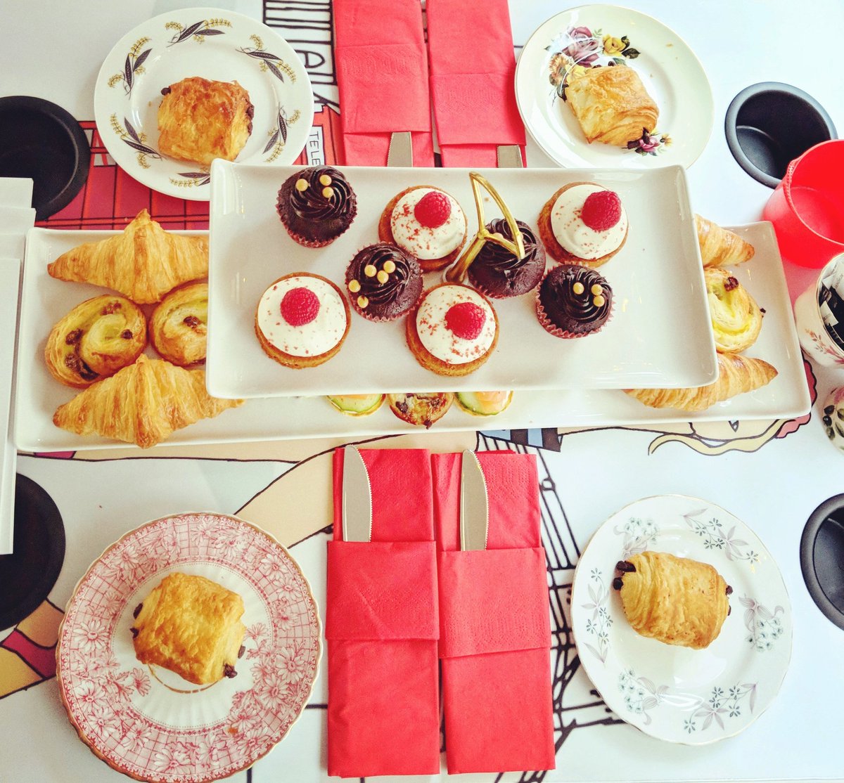 misskbanks's tweet image. A breakfast treat @MuckBootEU @B8Bakery #Foodie #cake #london