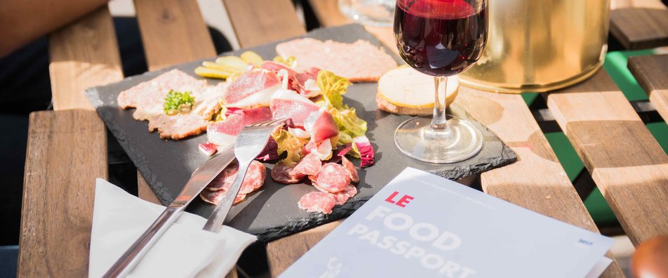 Imaginé par Martin Herbelin (C14), Le <a href="/LeFoodTrip/">Le Food Trip</a> est le premier système de pass dégustation permettant de découvrir Paris à travers la gastronomie alumni.essec.edu/fr/magazine-fr…