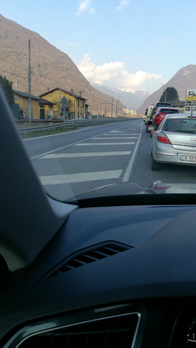 sandronefuma's tweet photo. Che due coglioni #statale38 https://t.co/2iq0YBjL1I