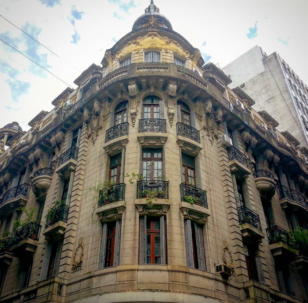 Rocha Casimires (Calle Piedras 99) #architecture #arquitectura #edifico #tienda #buenosaires #caba #sastreria #vilavide #turismo #tourism #travel  #argentina #аргентина #архитектура #буэносайрес #туризм #путешествие