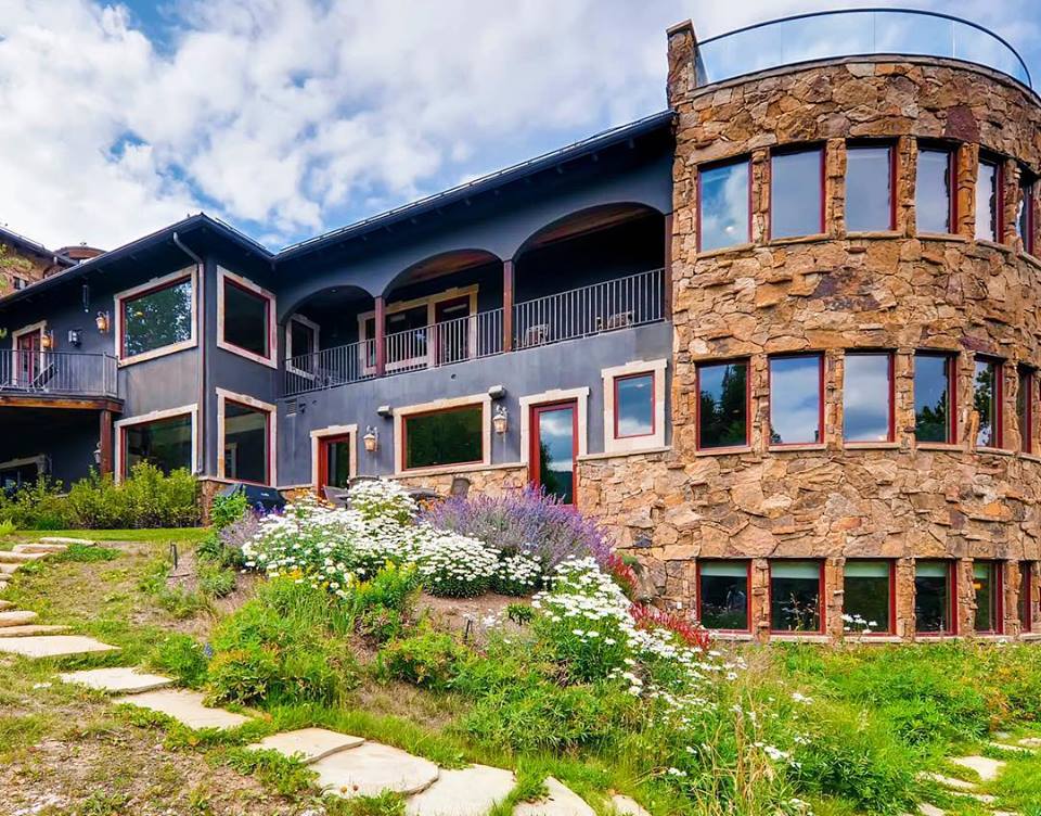 bookdirect's tweet image. RT @TripsInRentals: For rent on TripsIn.com, this stunning 5 bedroom, 5.5 bathroom home in #Breckenridge, #Colorado can accommodate 21 guests and truly has it all! For all of the details &amp;amp; amenities visit: TripsIn.com/vacation-renta… | #BookDire…