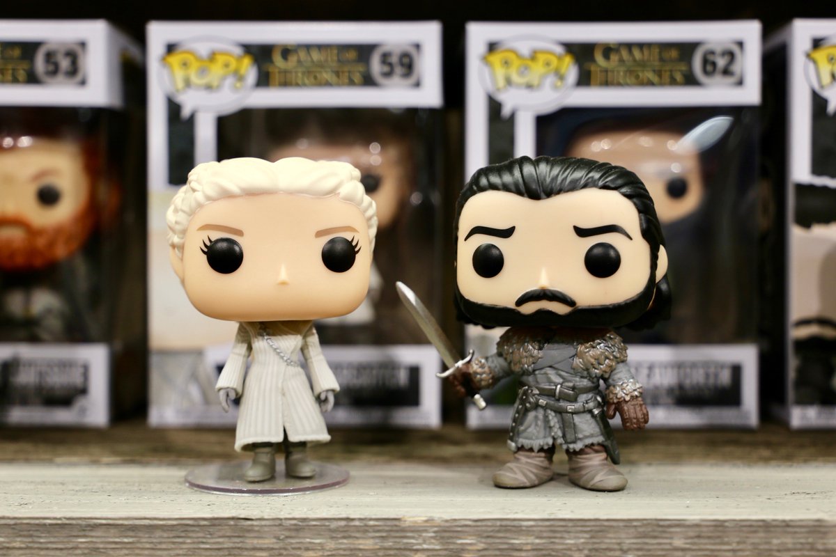 GameOfThrones's tweet photo. Bend the knee at #NYTF2018. https://t.co/sWSJBW2M0p