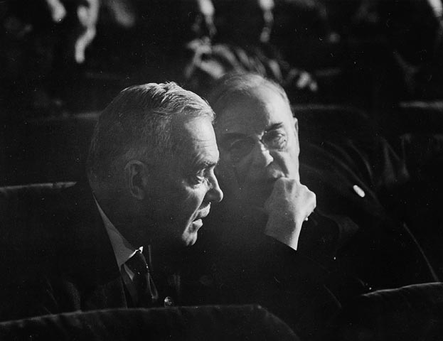 LibraryArchives's tweet photo. Louis St-Laurent and #CdnPM William Lyon Mackenzie King chat at the Conference on International Organization in San Francisco, California, in May 1945. @UN #WLMK #Flickr https://t.co/B1SHKk7vtA https://t.co/OnfgawgsA1