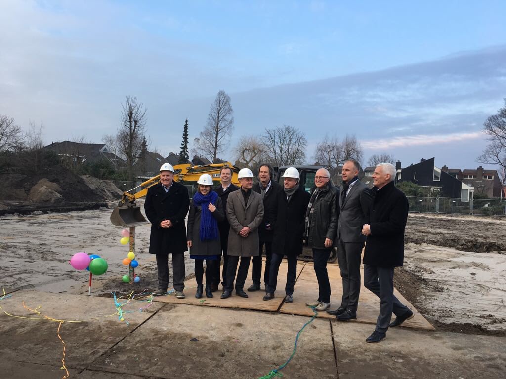 dmoolenburgh's tweet photo. Vandaag eerste paal voor #zonnehuis in #mijdrecht @gemeentedrv , mooie aanwinst voor het centrum https://t.co/fIeKZKqnek