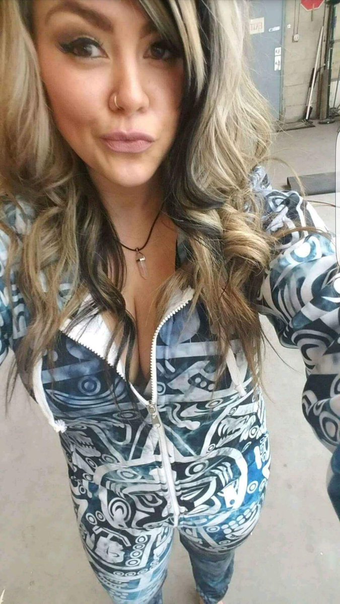 CarisaMarie05's tweet image. This photo shoot was such a blast🖤 ! #ElectroThreads #PositiveVibes✌ lol yes #dope Onesie Lol😜