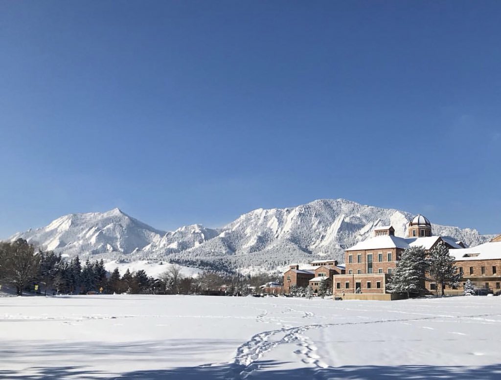 CUBoulderAlumni's tweet photo. SN❄️W DAY! 
📷: @chenhaot https://t.co/4bAb9ynD8N
