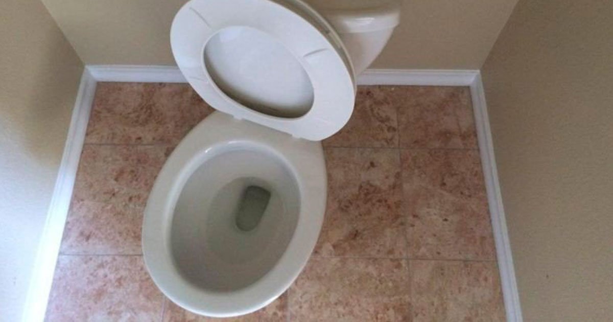 MarGoPlumbing's tweet photo. A whole new slant on toilet installation ... https://t.co/nRARcIaTPI