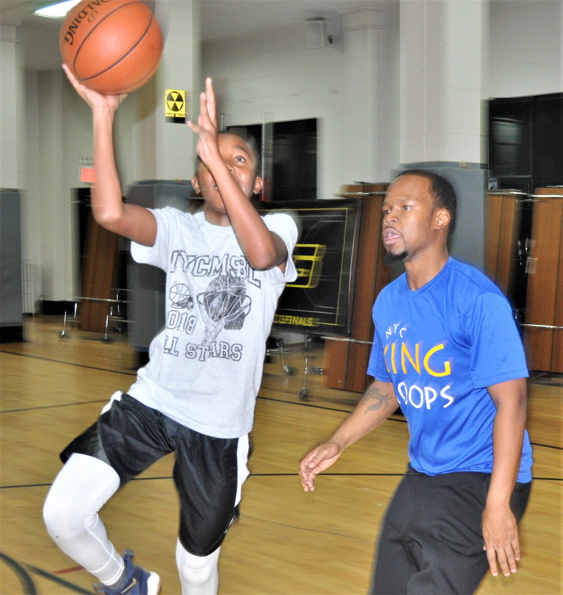 ZeroGravityBB's tweet photo. #ICYMI Naziah of @kinghoopsnyc took on the #ZGReport's first ever 1-on-1 challenge against @Chuck_ZG to win some ZG gear. Naziah scored on his first shot after a few devastating crossovers and then fading away to finish. Check out some of his highlights here! https://t.co/i37U1i7mEB