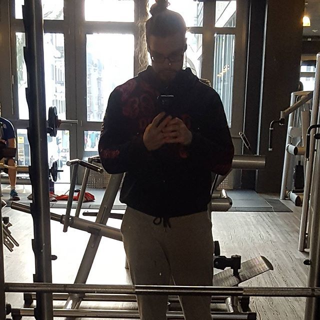 Taoofstefan's tweet photo. Did some volume overhead press 🔥
#volume #mindpumpmafia #fit7eleven #fitseveneleven #mensphysique #gym2be #powerlifter #shoulderpress #dedication #kettlebellkings #deadlift #benchpress #pecs #pullup #powerlifting #gettingstronger #strong #explorefran… https://t.co/t2lf79NZ8g https://t.co/pil6pMrf5x