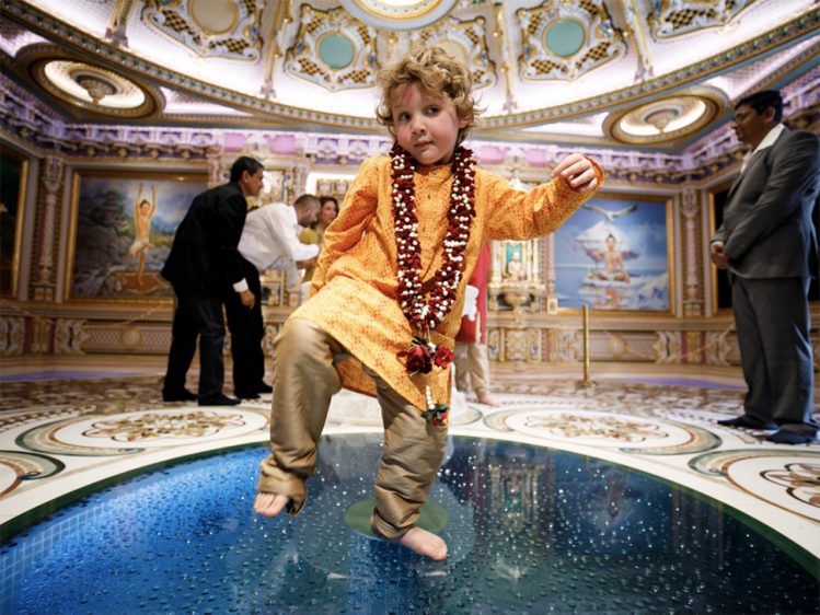 Todaysparent's tweet photo. If you didn't think Hadrien Trudeau could get any cuter you've got to see these adorable moments from the family's trip to India. Just check out those dance moves! 😍😍😍—> https://t.co/o7ZSyZwLxp  @JustinTrudeau https://t.co/Sky2tRjIge