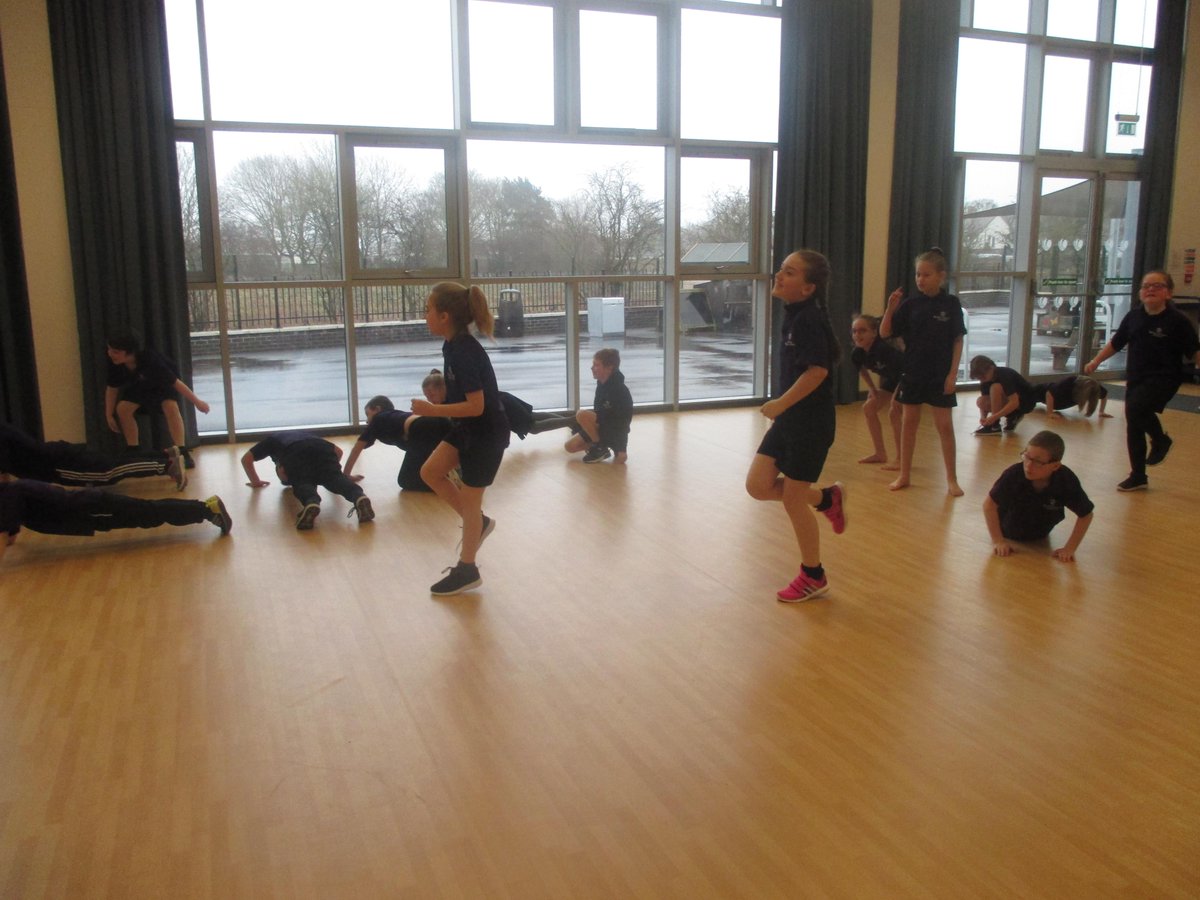 BeaconAcad's tweet photo. Y4 enjoyed another Healthy Lifestyles session with @JBSportCoaching taking part in power activities. #activebursts #fitness https://t.co/bqAznkXe17