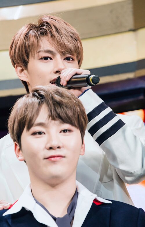 junhuiarchive's tweet photo. 180218; SBS inkigayo update with jun!
#세븐틴 #SEVENTEEN #준 #JUN https://t.co/2eBaXyBy2x