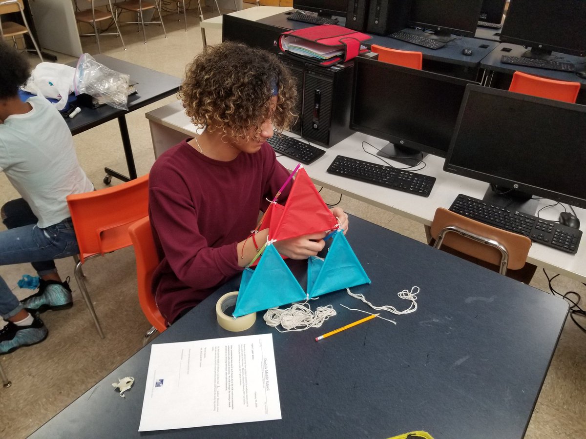 DMS__PLTW's tweet photo. Kite and Hot Air Balloon construction! #pltw #flightandspace @DundalkMS @APDeb4 https://t.co/ii6nkVMKN0