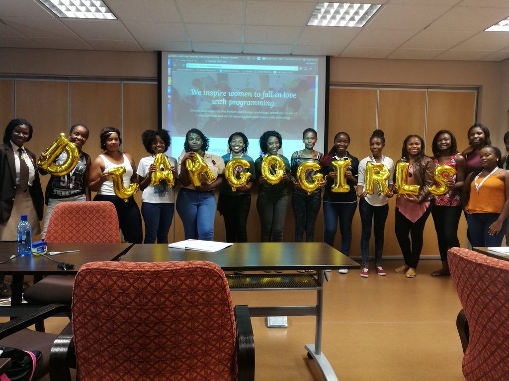 NikoletaGlyn's tweet image. A successful day at the @DjangoGirlsWIN workshop today.   #djangogirls #PyConNA 🎆🎉🇳🇦👩💻