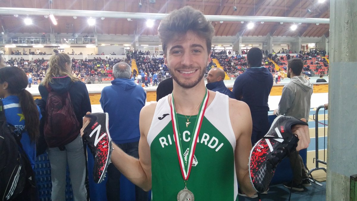 andrearomani99's tweet photo. Questo weekend agli assoluti mi sono proprio divertito.Finalmente, dopo un anno difficile, posso dire di essere di nuovo IO,non per i risultati ma per il sorriso e x la voglia che avevo di correre.47"38...che PB :)
#romans #beadvgroup #NBteam #indoor2018 #napoli @newbalanceItaly https://t.co/KZJsoR0GPE