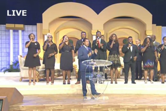 LoveworldRadio's tweet photo. #Ongoing
#GlobalPrayerWeekWithPastorChris
#ToListen
#LogOnTo https://t.co/2EHel54eUY https://t.co/t6q0NNKZwT