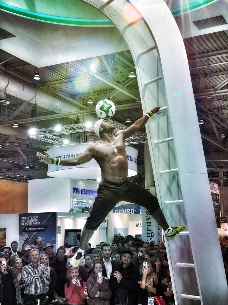 BKTtires's tweet photo. It’s time for #FimaAgricola in Zaragoza! And of course it’s @iyatraore time too! ⚽ From tomorrow till Friday he’s going to perform 4 times a day (11.30, 13.30, 16.00, 18.00)! He’s already warming up to impress you with his spectacular shows! Come join us! - Hall 7, Booth A2 - https://t.co/ogxdd0oA0O