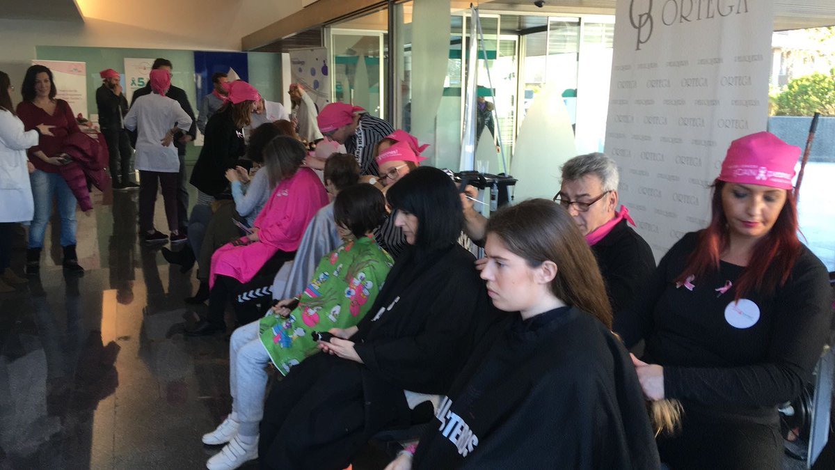 quironsalud's tweet photo. Cortes de pelo solidarios con los enfermos de cáncer en Quirónsalud Zaragoza con motivo del mes de los #CANpeones https://t.co/ADu89OWNy9 https://t.co/SzcdLSfvHf