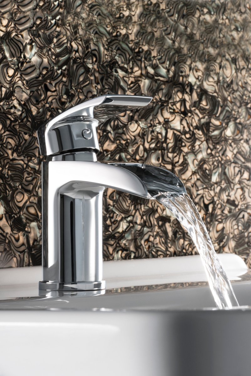 MarflowEng's tweet image. Waterfall taps create the ultimate luxury bath experience. Our Altus range of contemporary NOW taps offer options for your basin and bath. Make a statement in your bathroom this year bit.ly/2Dh0vyj