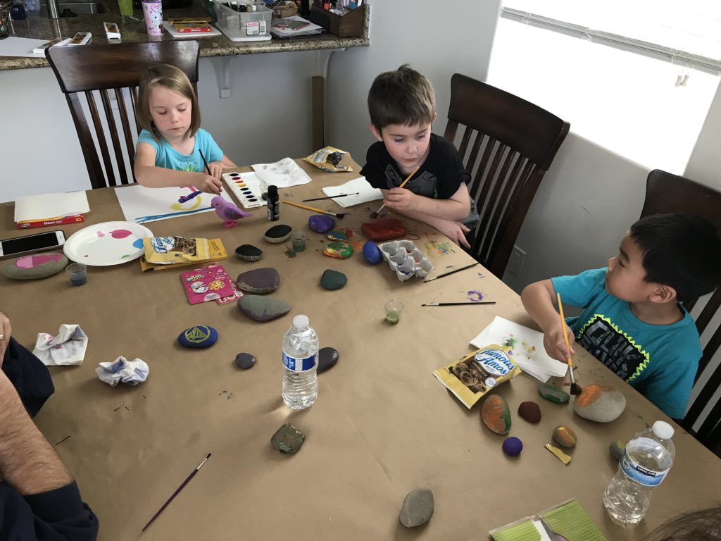MrsClark67's tweet image. RDM K S’s enjoying their day off. #the5Cs #PresidentsDay #kindnessrockproject #steam #weloveart #rioschools @CLK930 @cristinaher8 @RdMPrincipal @riosupt @leann_olsen