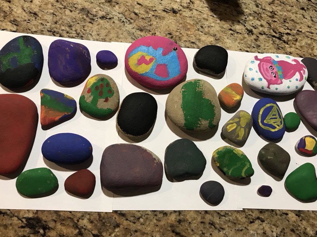 MrsClark67's tweet image. RDM K S’s enjoying their day off. #the5Cs #PresidentsDay #kindnessrockproject #steam #weloveart #rioschools @CLK930 @cristinaher8 @RdMPrincipal @riosupt @leann_olsen