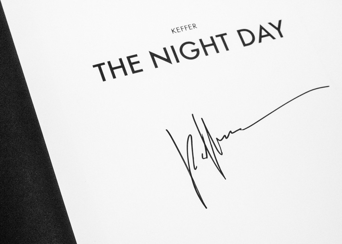 Alors oui <a href="/keffer_/">Keffer</a> a sorti son livre il y a quelques semaines, et même s'il n'y a que des photos, on eu a besoin de temps pour le lire. Et maintenant on t'en dit du bien. trendhustler.com/2018/02/the-ni…