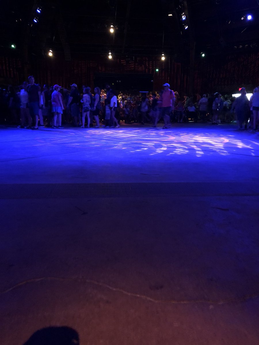 BacksideOfMagic's tweet photo. Front row of the lion section. Just got picked by a CM for some magic. #fotlk. Key was to be a family of 4. https://t.co/qV57eQuBF0