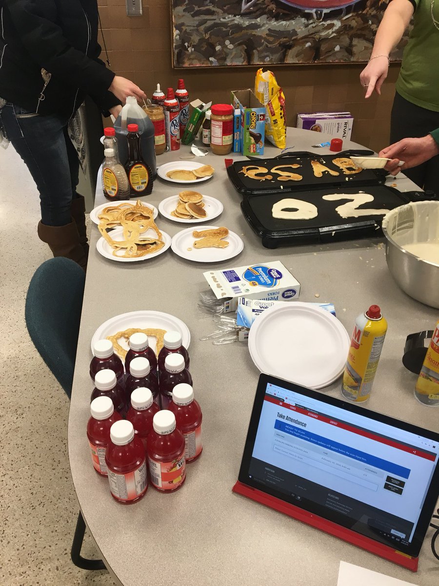 UNLeSAB's tweet photo. Faculty Flip was a hit! Thanks to all who came out this morning 🥞 https://t.co/FDnNbJNPib