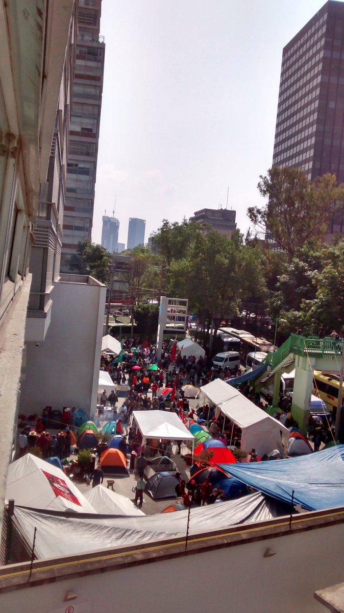 aromacielo's tweet photo. @UCS_CDMX @VecinosvAnzures @mh_plataocho @hiramalmeidae @SEMARNAT_mx @RafaelPacchiano @ManceraMiguelMX @SSP_CDMX @RuidoEnLaRed @guruchuirer @Milenio @arq_jota @MHcesac @C5_CDMX @MarthaVAnzures En la zona no hay ningúna autoridad, pero q no fuera casa de algún alto funcionario ya estarían los granaderos en acción! #TantataMadre https://t.co/H5Mu5Jtlz8