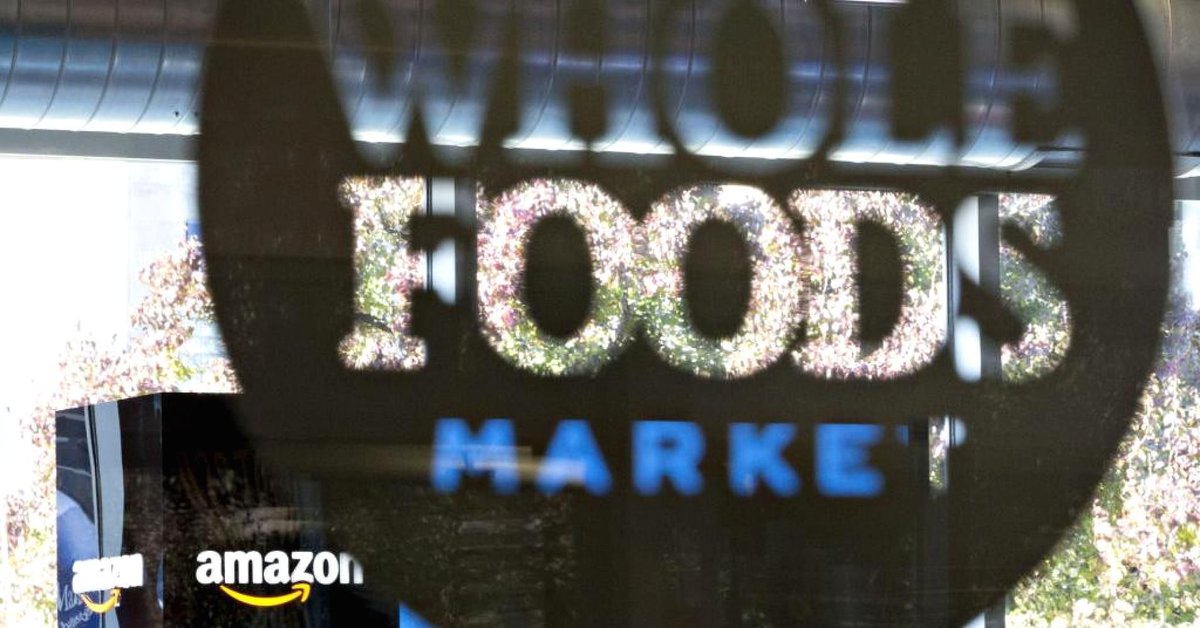 paulpaetz's tweet image. Amazon gives Visa rewards cardholders 5% back at Whole Foods cnb.cx/2EDaL4t Cross-platform + services integration is Amazon's secret weapon to increase dominance. #platformintegration #WholeFoods #cashback #VISArewards #Prime #Amazon #AMZN #groceries #retail #disruption