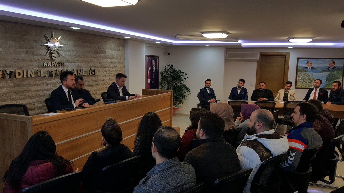 AK Parti MKYK üyemiz <a href="/EncanAydogdu/">Encan AYDOĞDU</a> ve İl Gençlik Kolları Başkanımız <a href="/mustafaenesyldz/">Mustafa Enes YILDIZ</a>' ın katılımıyla İl Gençlik Kolları temayül yoklamamızı gerçekleştiriyoruz. Hayırlara vesile olsun