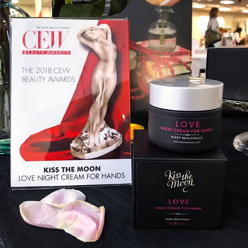 kissthemoonxx's tweet image. The team are all prepped and ready for the @CEW_UK Beauty Award Product Demonstration Evening #cewevent #cewbeautyawards #cewdemo