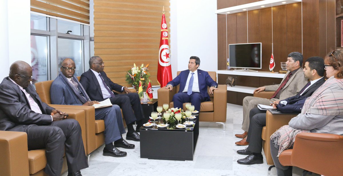 لقاء السيد <a href="/AnouarMaarouf/">Anouar Maarouf</a> وزير تكنولوجبات الاتصال والاقتصاد الرقمي بالسيد Mamadi TOURE وزير الشؤون الخارجية والغينيين بالخارج <a href="/GouvGN/">Gouvernement GN</a> للحديث حول سبل دعم العلاقات الثنائية بين البلدين في مجال الاقتصاد الرقمي🇹🇳🇬🇳