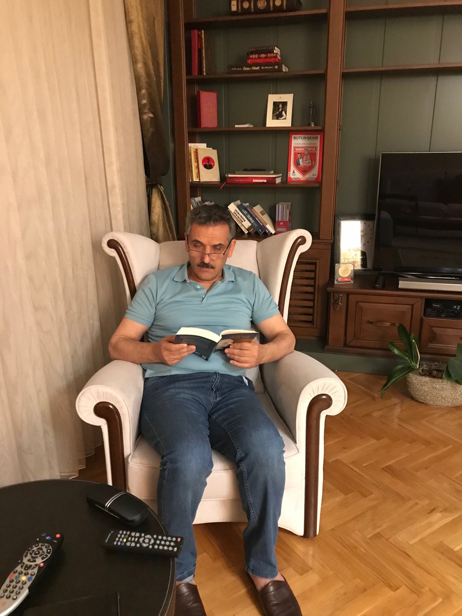 Saygıdeğer Samsunlular hazır Karadeniz 4.kitap Fuarı’da açılmış iken evlerimizin kitaplıklarını dolduralım Samsun için kitap okuma vaktine katılalım#samsunokumavakti