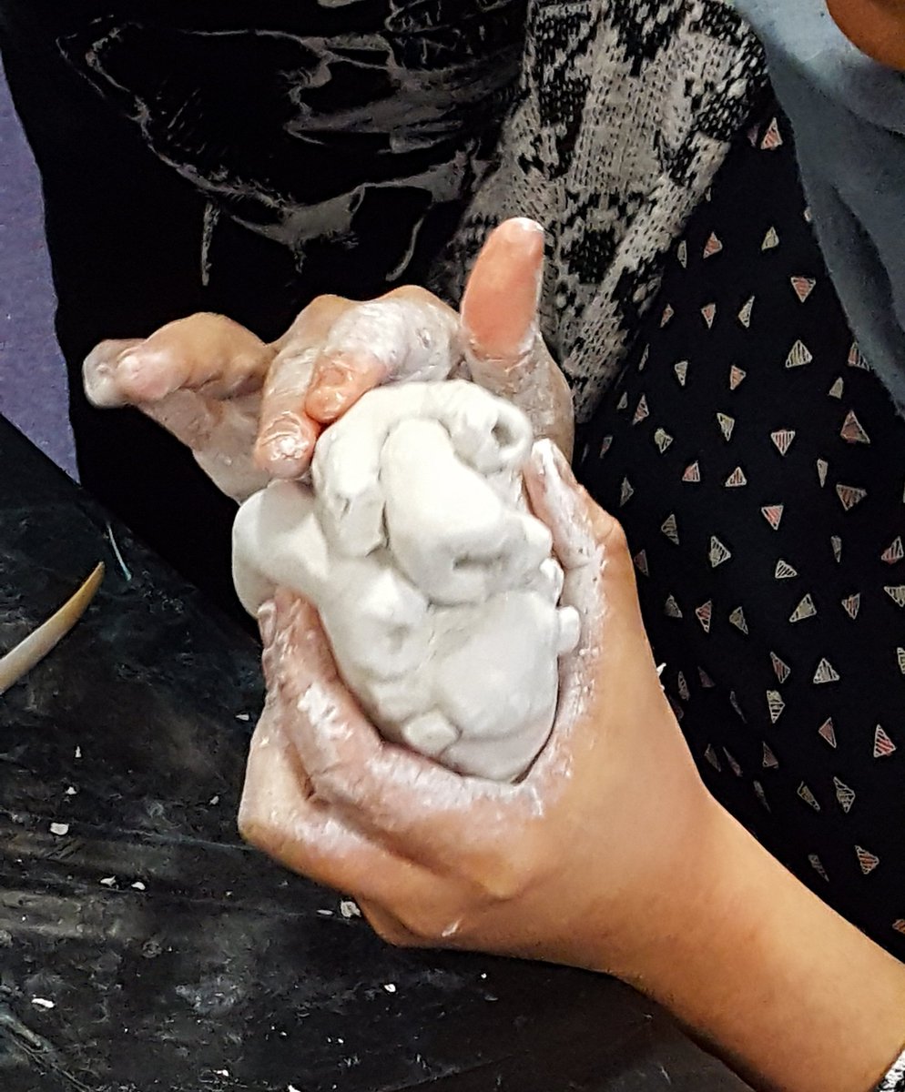 ArtbeatEd's tweet photo. We're coming to an end making our anatomical clay hearts! All fantastic! ❤ @UoE_FCL #FCL18 #anatomy #clayhearts #artbeated https://t.co/wL65RMTs3m