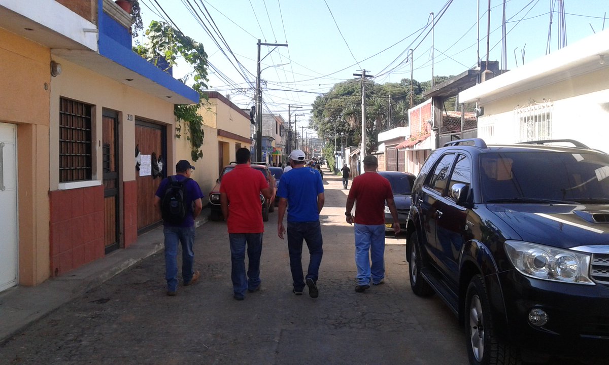 CMTGuatemala's tweet photo. Valoramos el "aquí" y el "ahora". Creemos que estar presentes con las personas en sus lugares y experiencias es una acción vital para unir lo que el mundo divide. #Encarnacional #CityAsClassroom #CityAsParish #CityAsPlayground https://t.co/DhYifjtuwe
