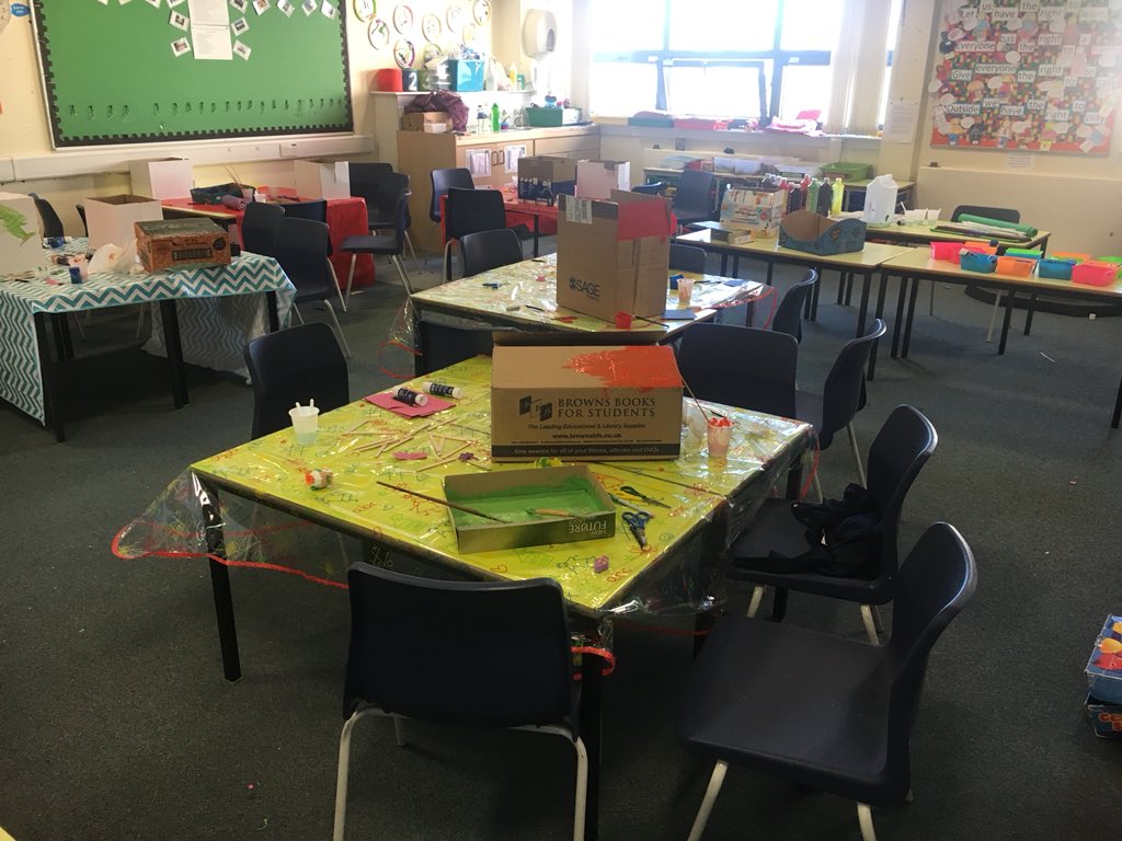 BennieErin's tweet image. The P2A classroom after we started the building our homes. 🤭😬🏠🏗🔨🚪#groupwork #Developingtheworkforce @SimpsonPrimary