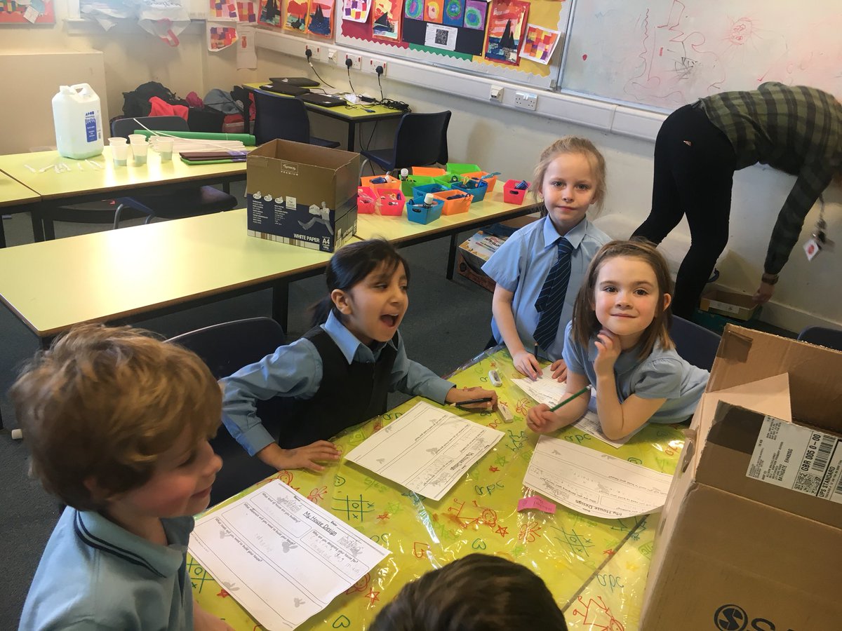 BennieErin's tweet image. Learning how to be home designers and builders today. We worked in groups to design a specific type of home and worked out what materials and tools we would need to build it. 🏠🏗🔨🚪#Developingtheworkforce @SimpsonPrimary