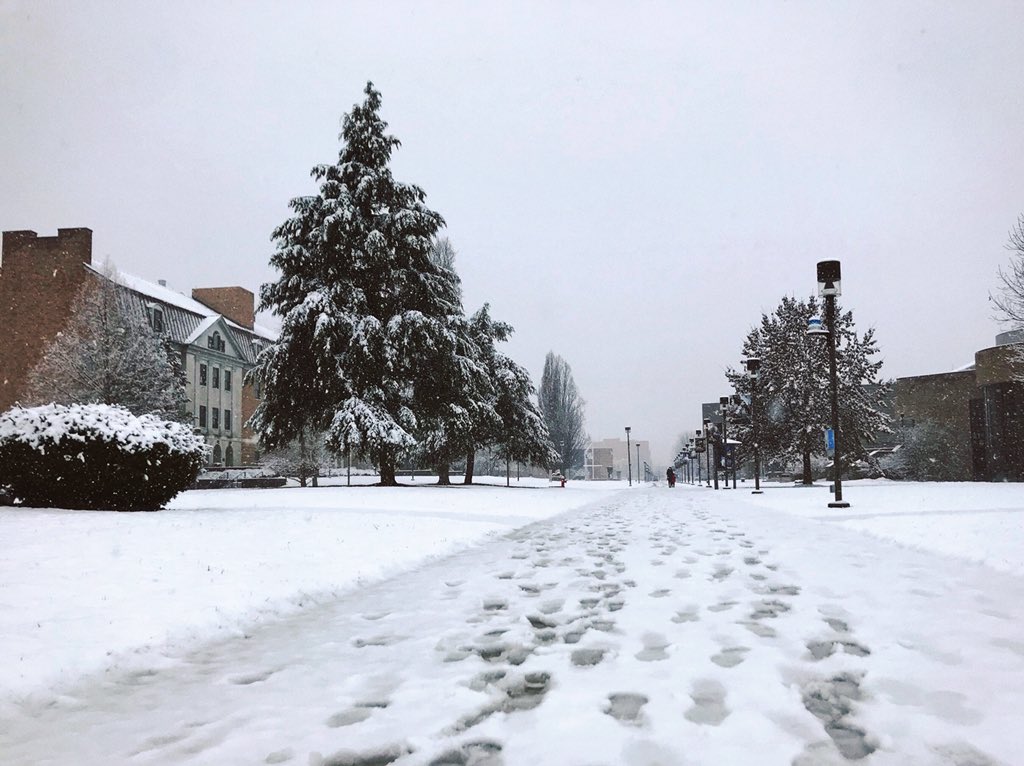 madilucas_'s tweet photo. 2/17/18 @ 35 degrees &amp; 2/20/18 @ 78 degrees 
Portsmouth, OH https://t.co/8o5aGiPlBK