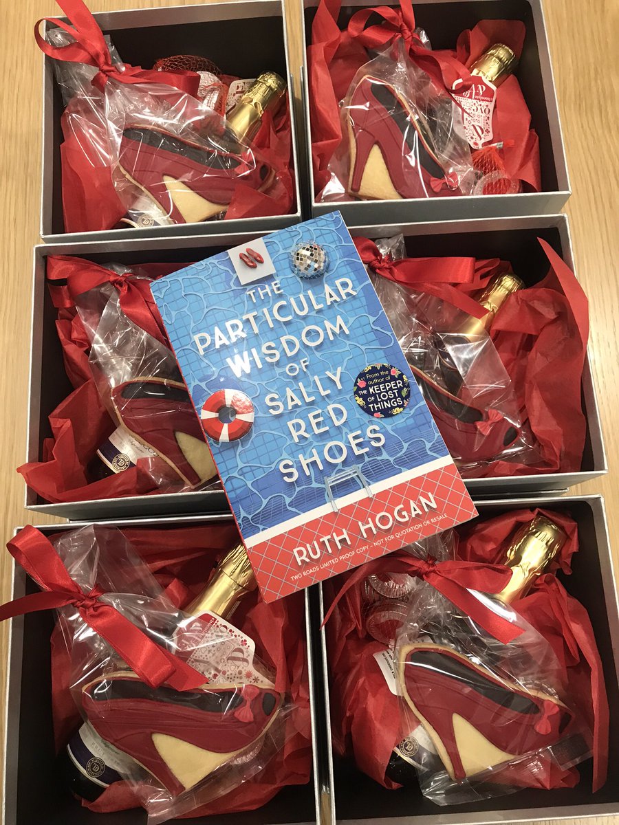 Heaven = reading #SallyRedShoes with a glass of prosecco and a red shoe biscuit <a href="/ruthmariehogan/">Ruth Hogan</a> <a href="/TwoRoadsBooks/">tworoadsbooks</a> 🎉👠
