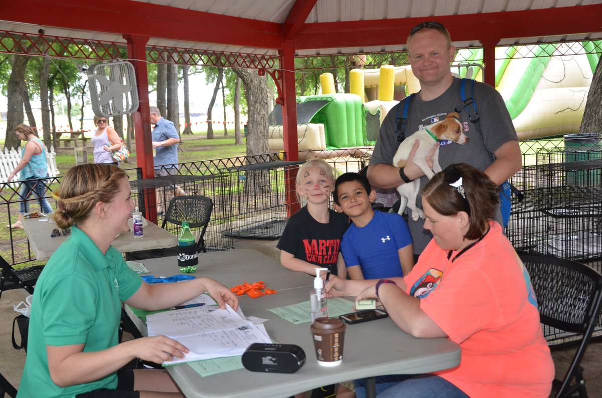 MayfestFW's tweet image. Today is #LoveYourPetDay! Did you or someone you know adopt a pet from Mayfest through through the NTX Humane Society?